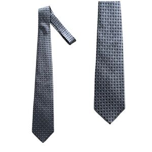 Distinction Elegant Gray & Navy Tie
🔥% bundle of 3, 5, 10, 15 or 20 ties